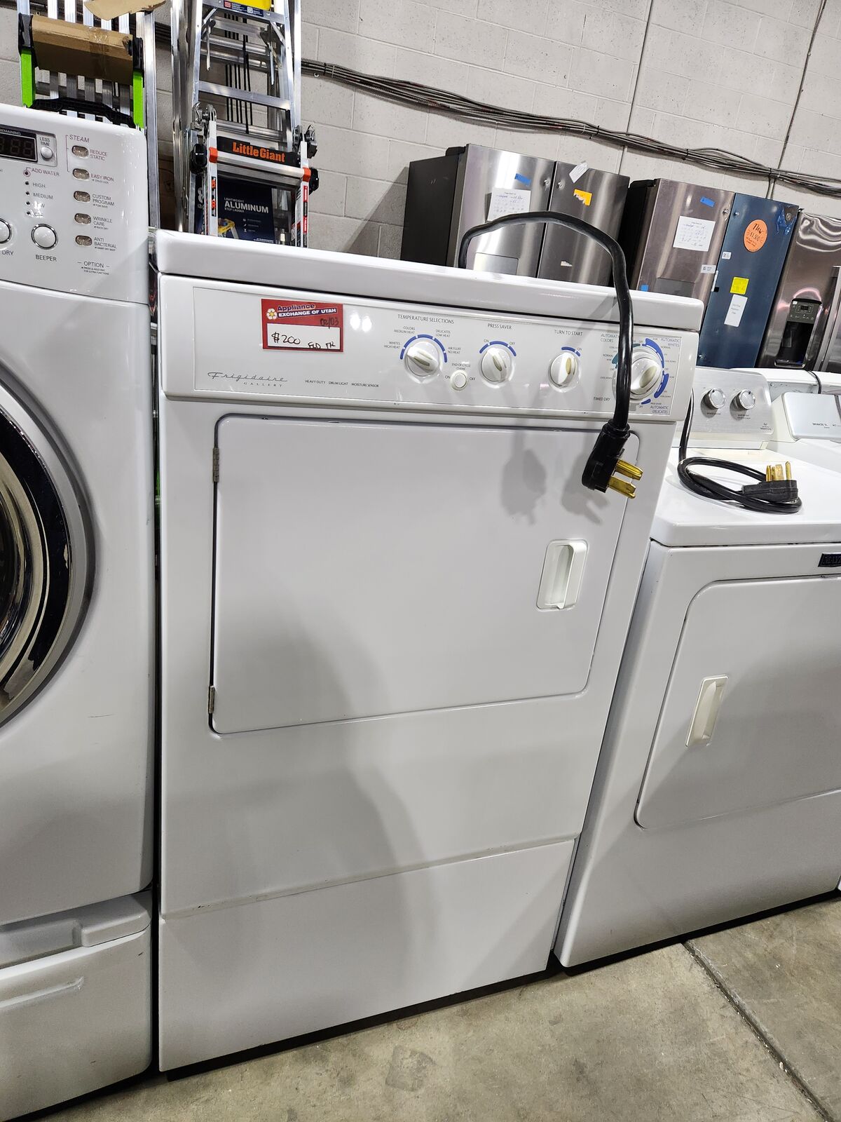 GREAT FRIGIDAIRE FRONTLOAD ELECTRIC DRYER! W-WARRANTY