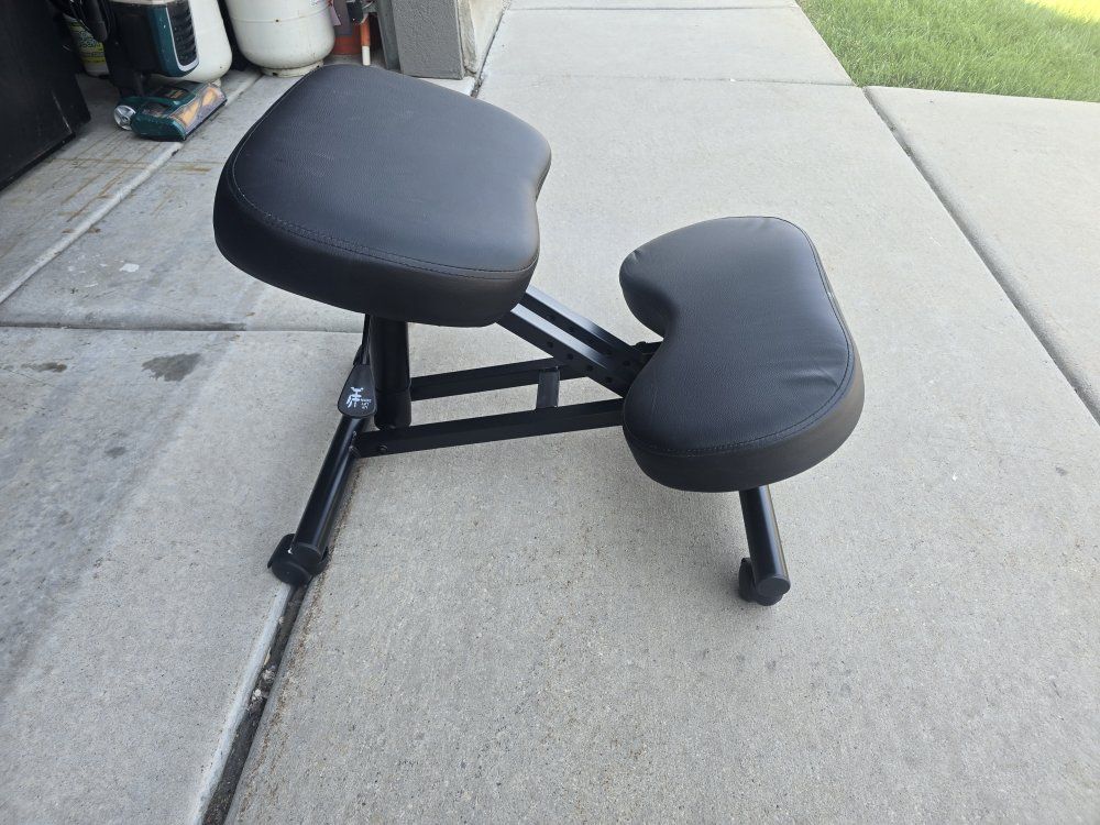 Black Ergonomic Kneeling Chair with Caster Wheels. new. 