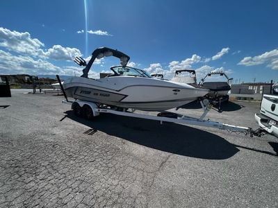 2021 MB B52 23’