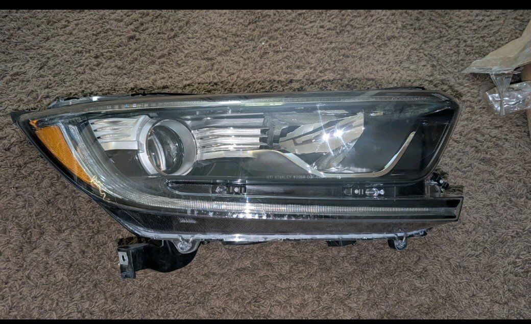 2017-2020 HONDA CR-V PASSENGER SIDE HEADLIGHT