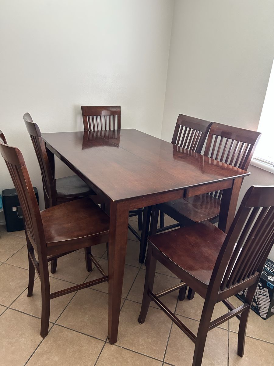 Dining room table with 6 chairs