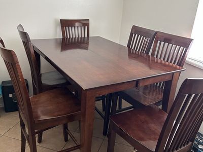 Dining room table with 6 chairs