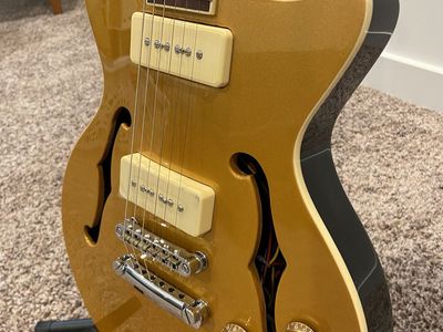 Beautiful Xaviere Electric Guitar with NO SCRATCHES