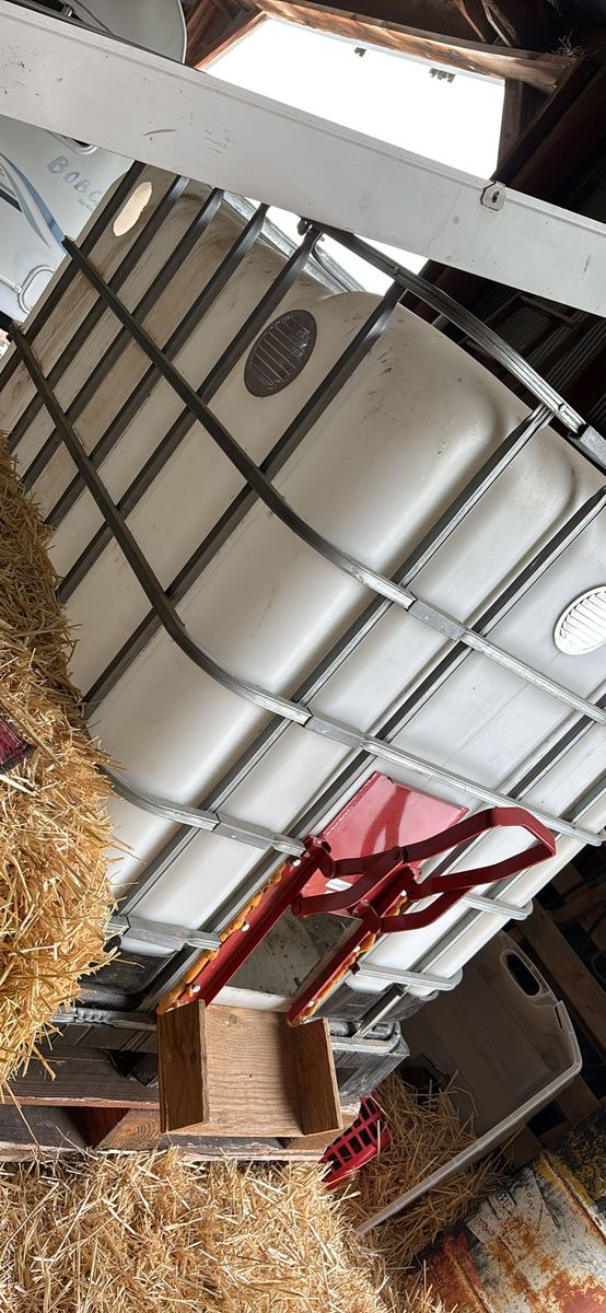 Container tote with gate