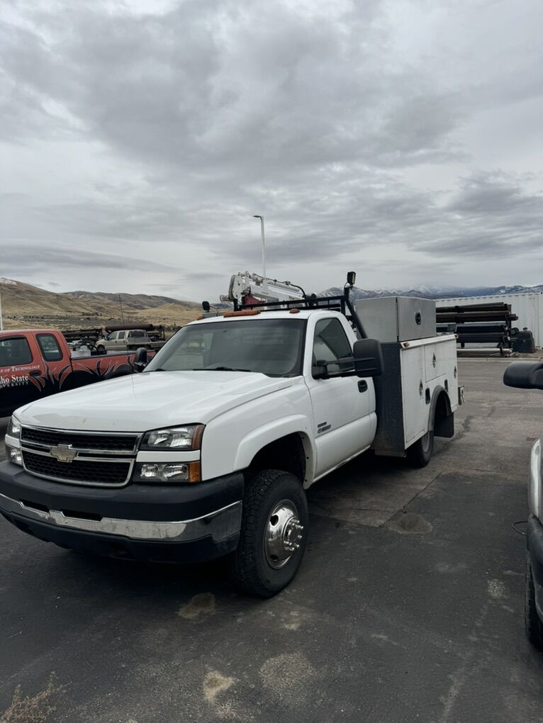 Service Truck 2006 Chevy 3500 LBZ Duramax
