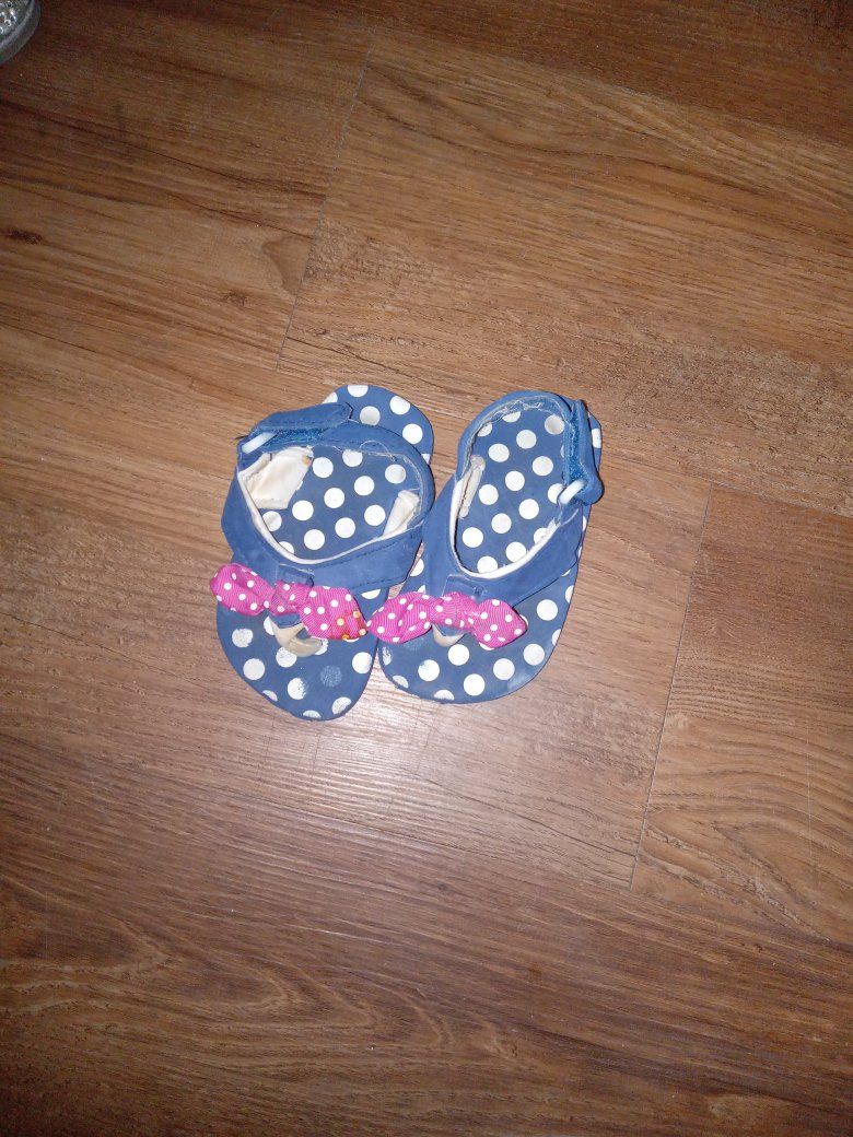 Disney Minnie Mouse Polka Dot Flip Flops with back strap - Girl's Size 6