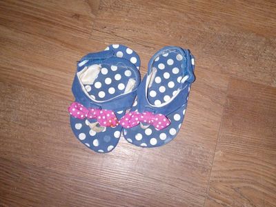 Disney Minnie Mouse Polka Dot Flip Flops with back strap - Girl's Size 6