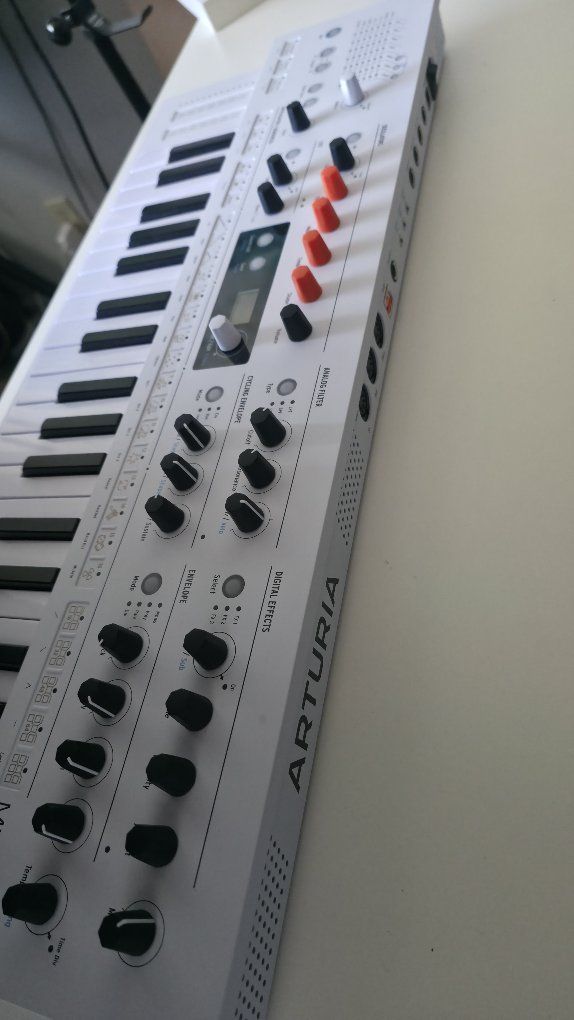 Arturia MiniFreak Vocoder Edition with Case 