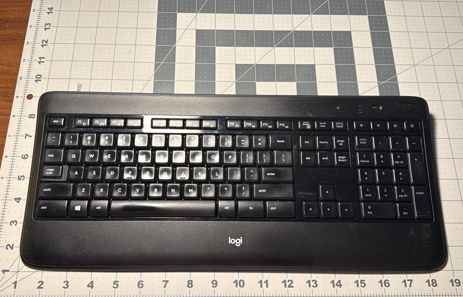 Logitech K800 Wireless Illuminated Keyboard - Black, Full-Size with USB Receiver