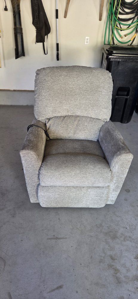 Power lift recliner