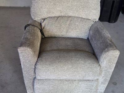 Power lift recliner