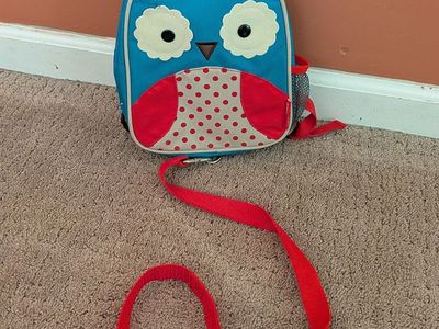 Toddler backpack harness with 3-foot lead