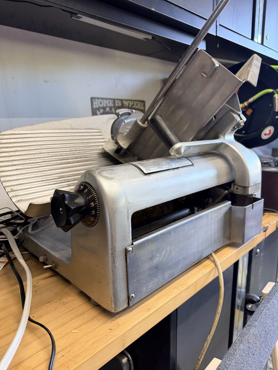 Hobart 1612 heavy duty deli slicer