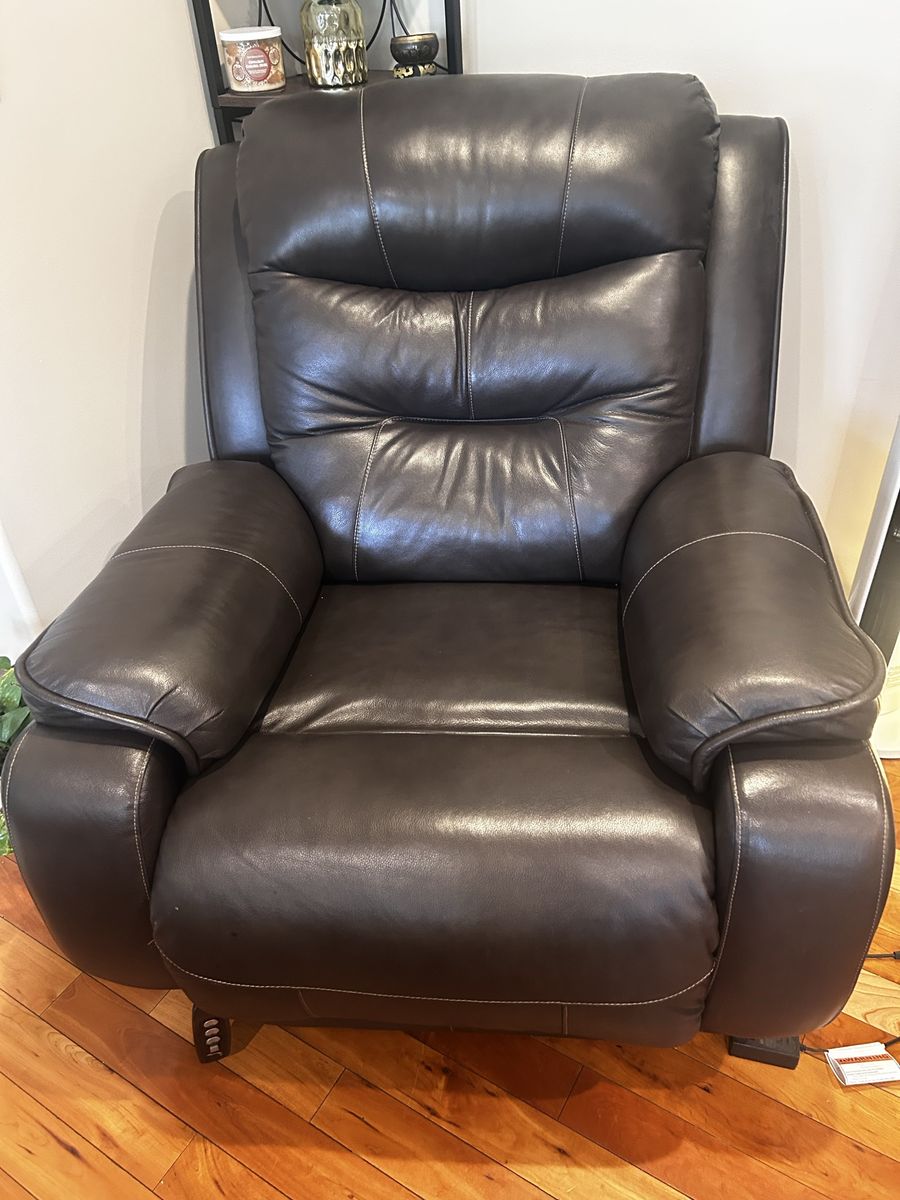 Southern Motion Brown Leather Power Lift Recliner - Excellent Condition