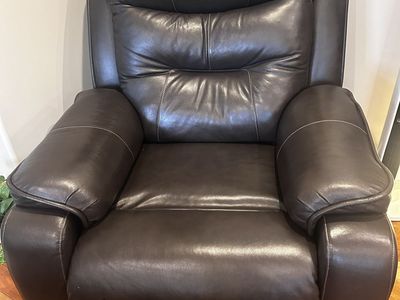 Southern Motion Brown Leather Power Lift Recliner - Excellent Condition