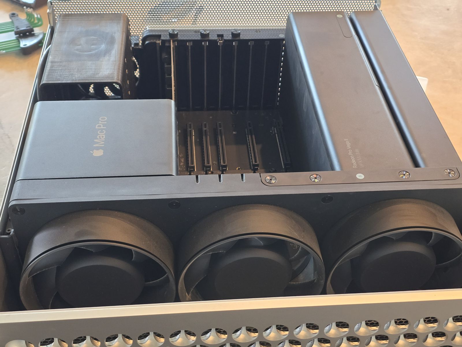 Apple Mac Pro Intel Rack 2019 16-core | 96GB| 1TB | Vega II GPU + lots of extras