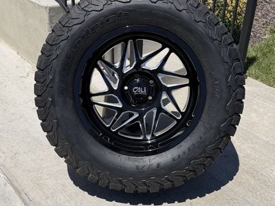 Jeep Wrangler Gladiator Rims and Tires 325/60R20-35/12.50R20
