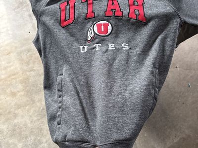 Excellent University of Utah Utes NCAA Gray / Red Hoodie Pullover Sweatshirt - Men's/Unisex (Size Medium)