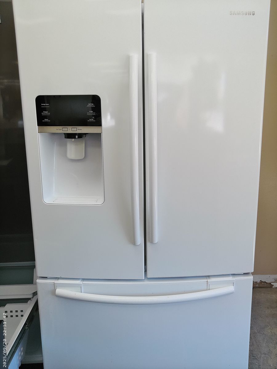 White 26 cf French Door~Water and Ice~90 Day Guarantee