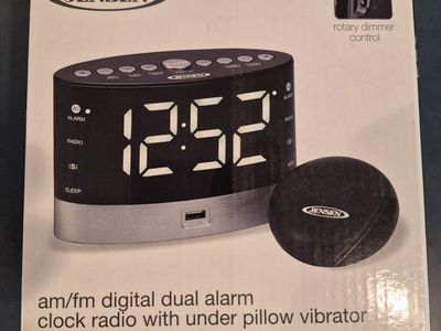 am/fm digital dual alarm clock radio with under pillow vibrator