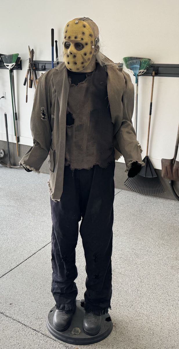 Life-Size Jason Voorhees Animatronic / Prop Figure - Halloween Decoration