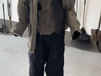 Life-Size Jason Voorhees Animatronic / Prop Figure - Halloween Decoration