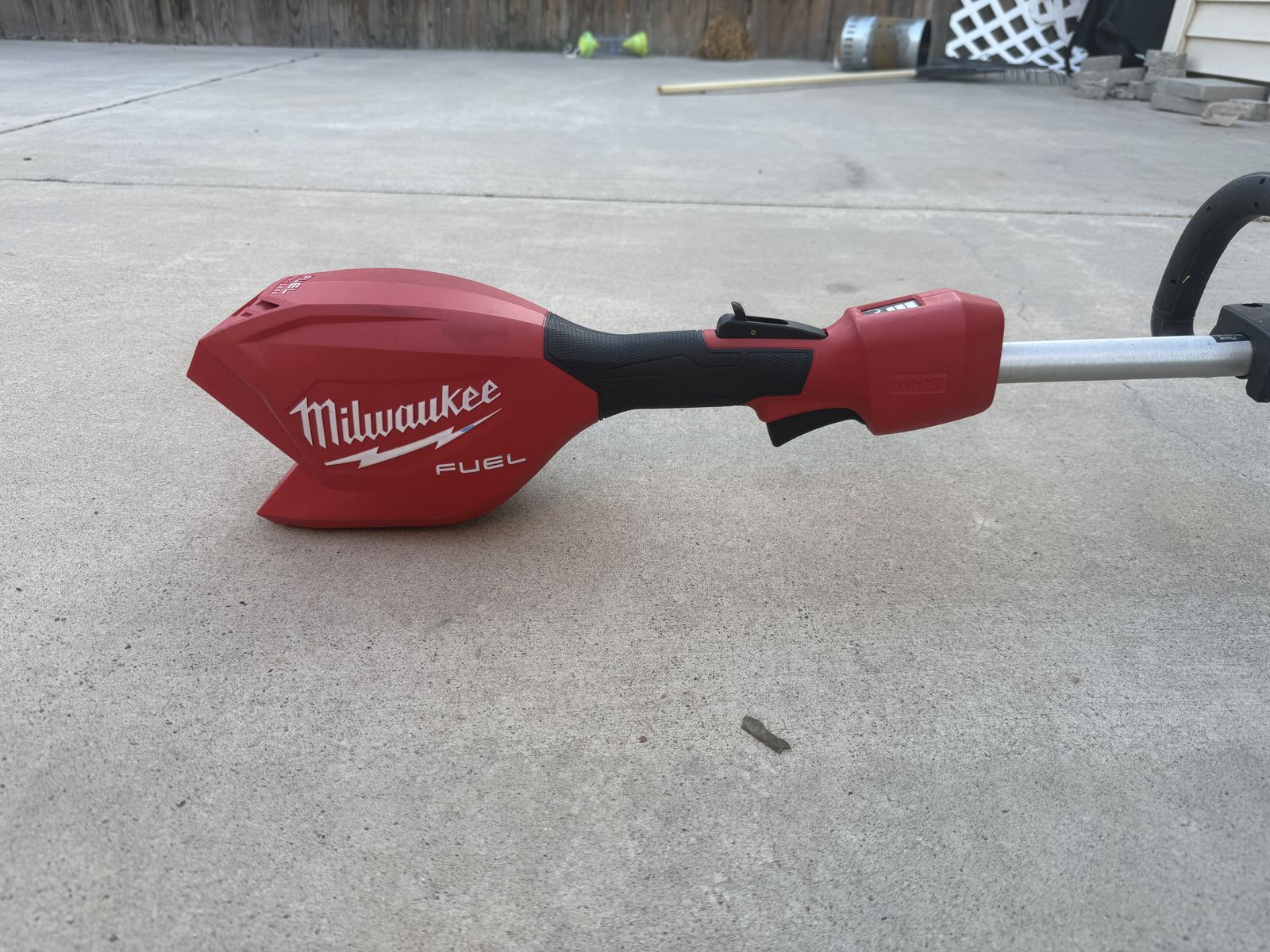 Weed Eater - Milwaukee Quik-Lok Power Head and Trimmer/Edger Attachments