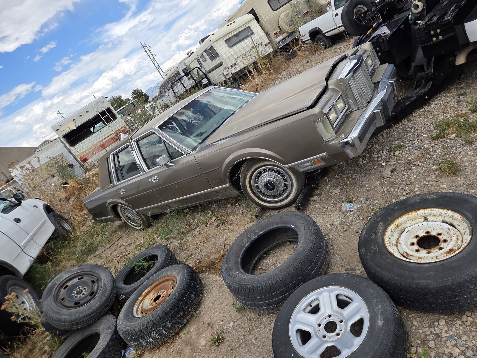 1986 Lincoln Towncar NEED IT GONE ASAP NEEDS TOWED OR TRAILERED