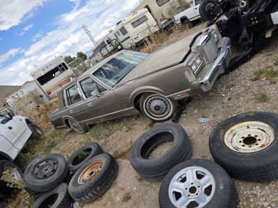 1986 Lincoln Towncar NEED IT GONE ASAP NEEDS TOWED OR TRAILERED