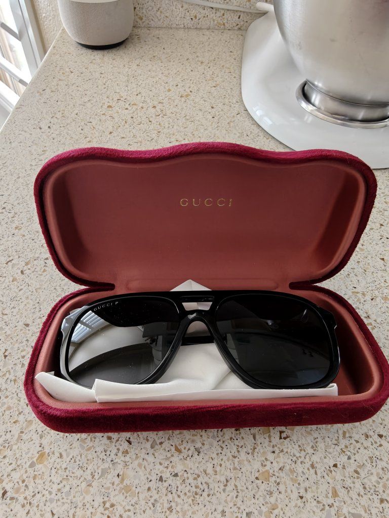 Gucci Black Aviator Sunglasses - Includes Case & Cloth