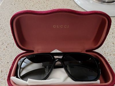 Gucci Black Aviator Sunglasses - Includes Case & Cloth