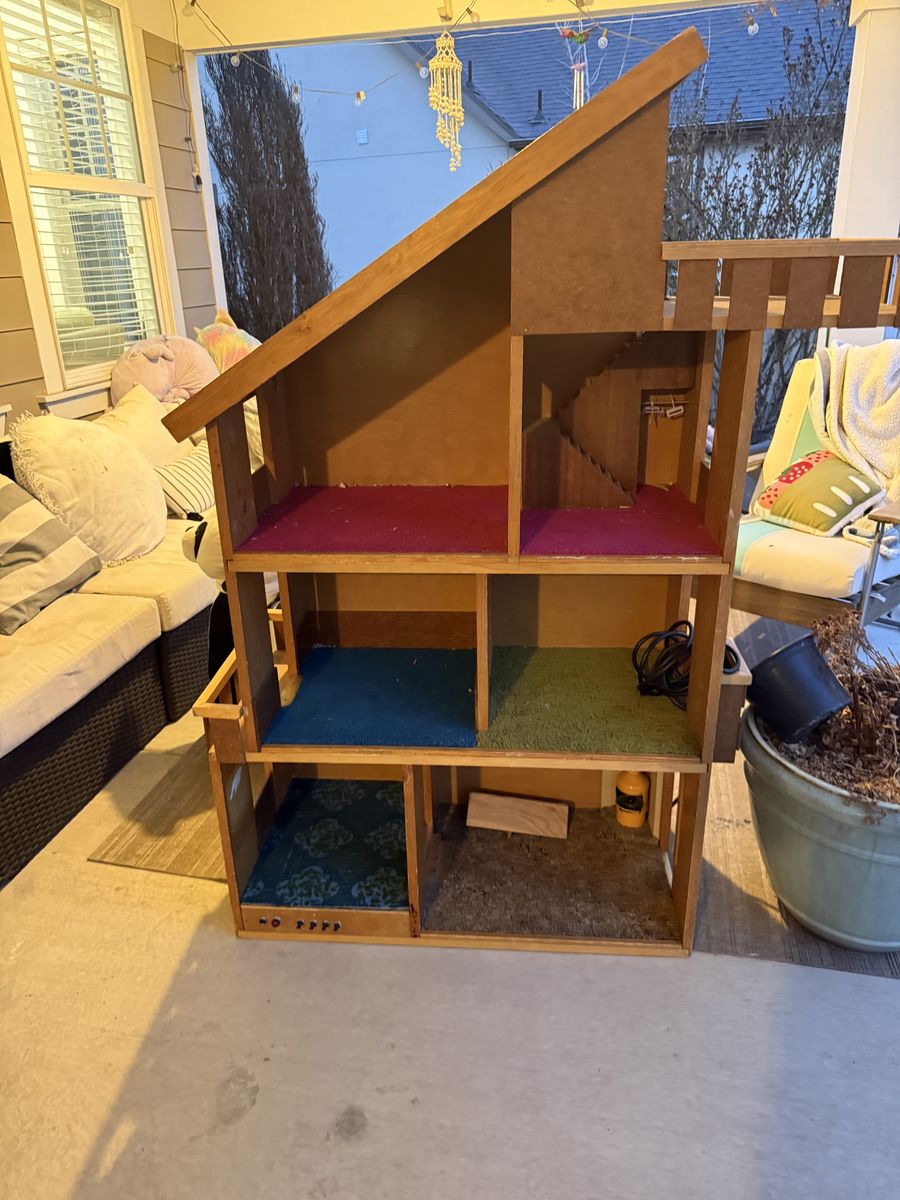 Large Doll House