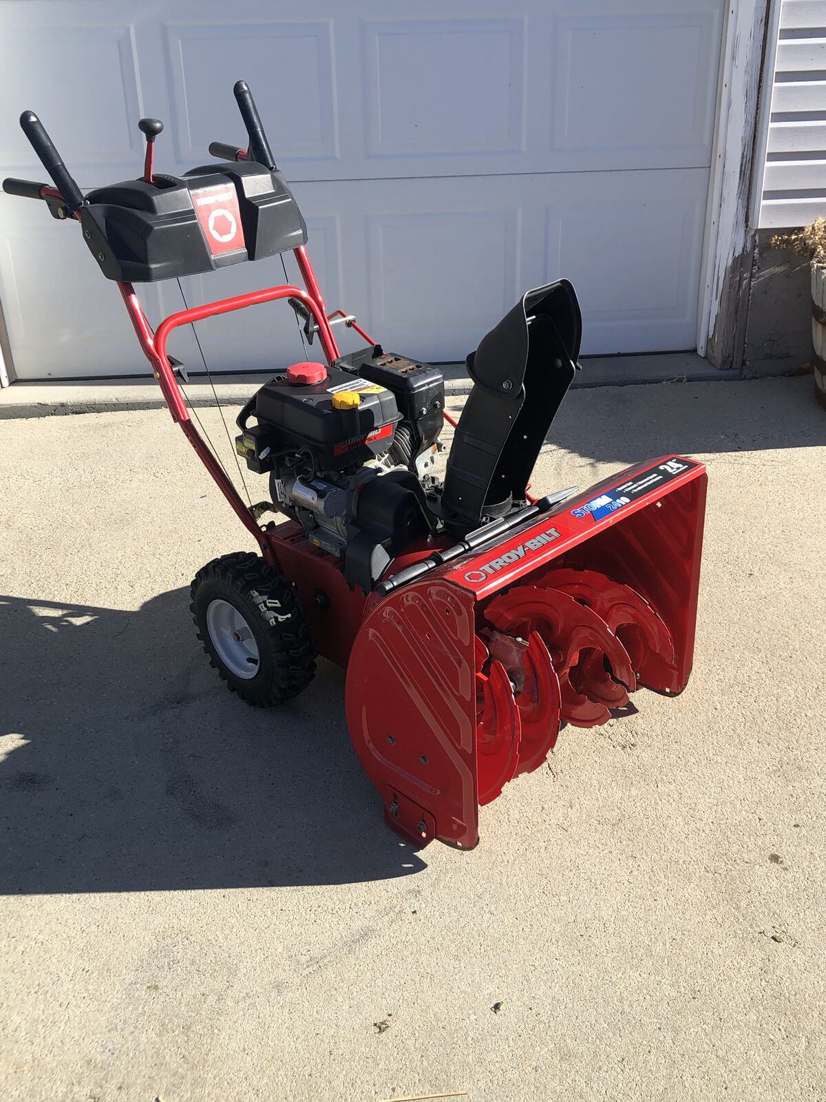 ELECTRIC START TROYBILT STORM 2410 SNOWBLOWER