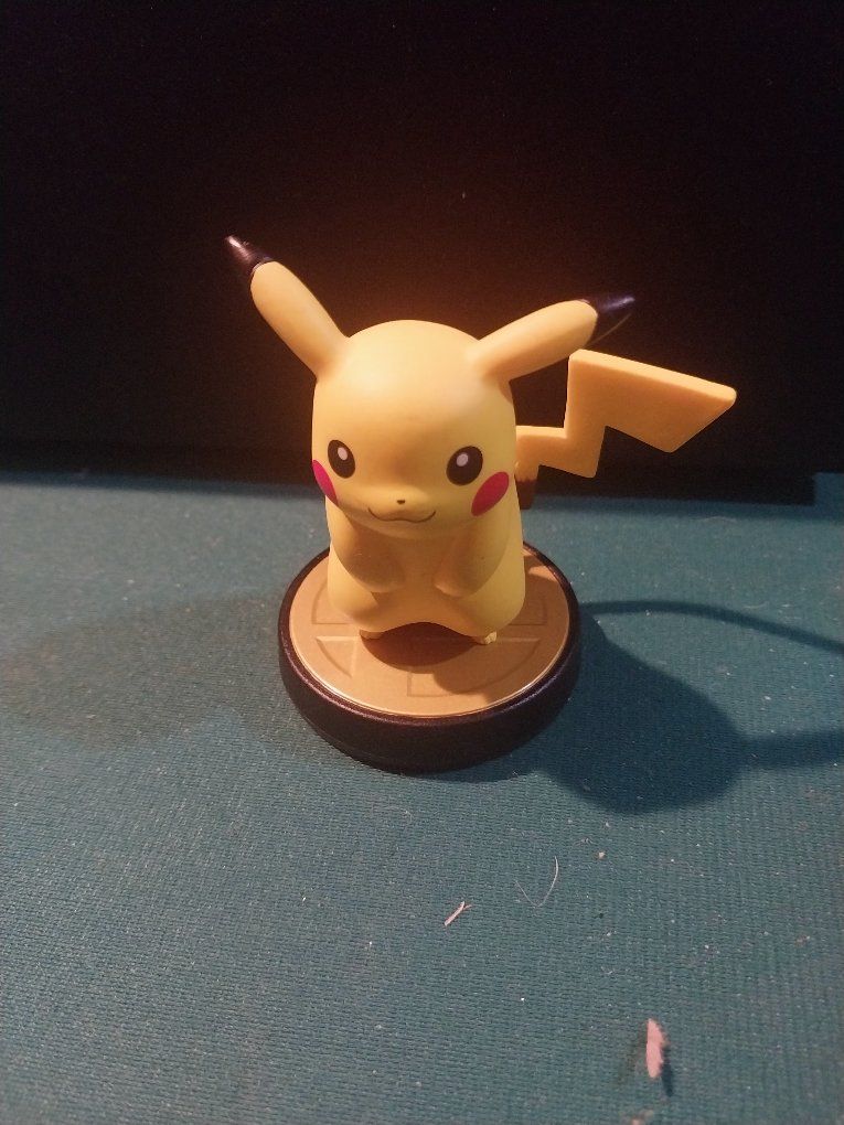 Pikachu Amiibo Figure - Nintendo Super Smash Bros. Series