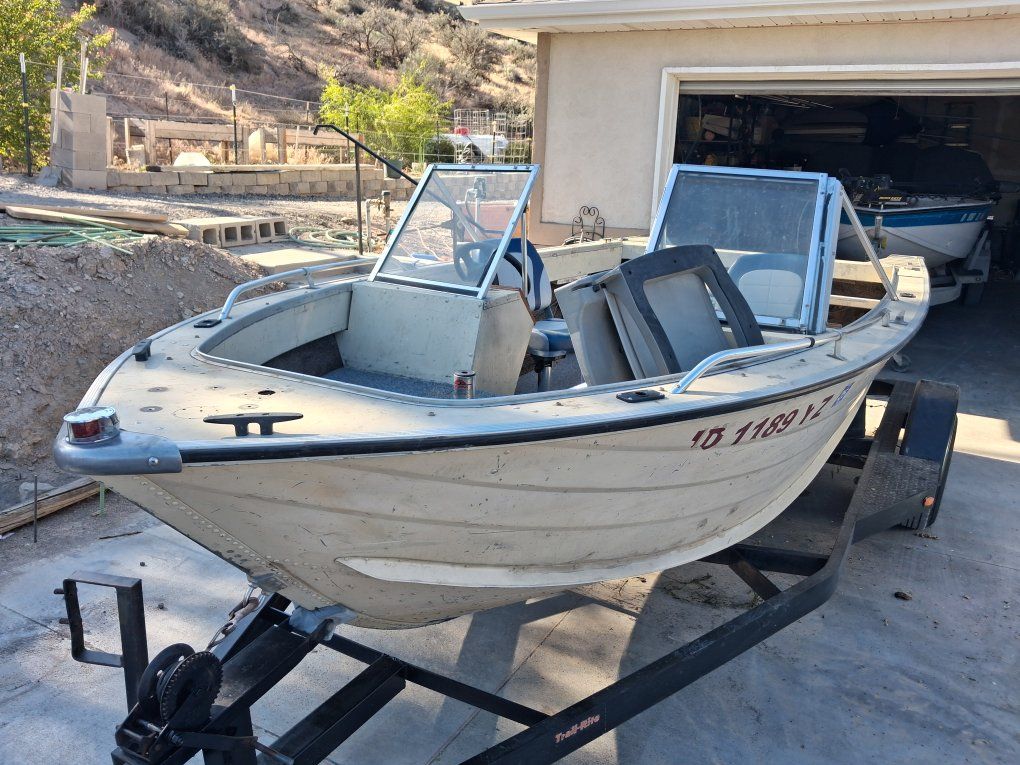 89' Aluminum fishing boat