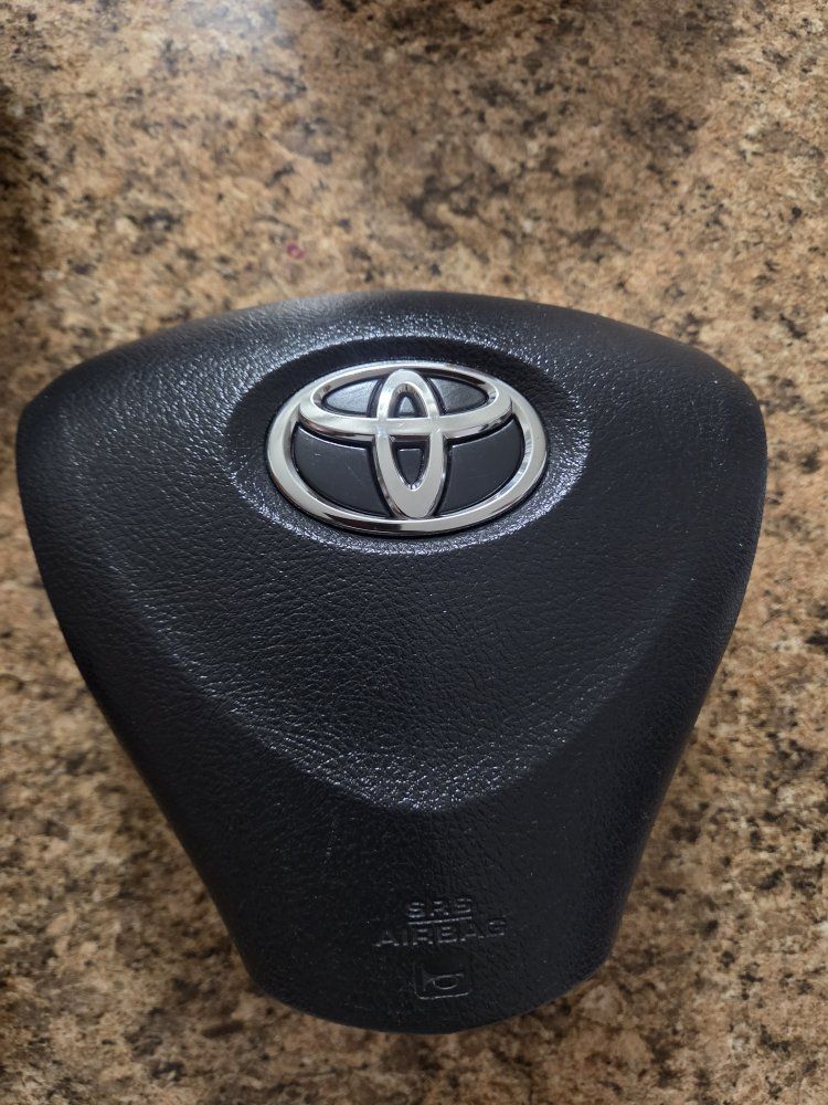 Assorted Steering Wheel Airbags - Hyundai, Subaru, Toyota
