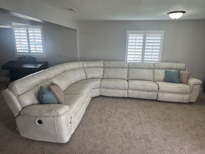 Cheers by Manwah 6 piece power reclining sectional