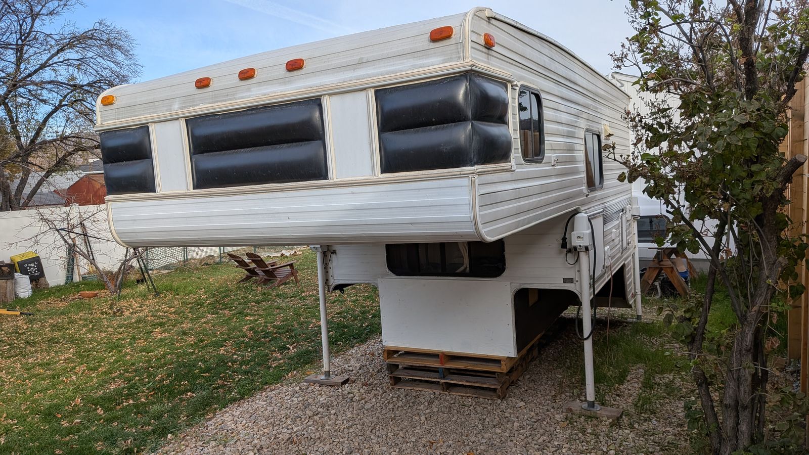 2004 S&S Bitterroot 9SC Truck Camper – 4 Season – Clean – Ready to Go