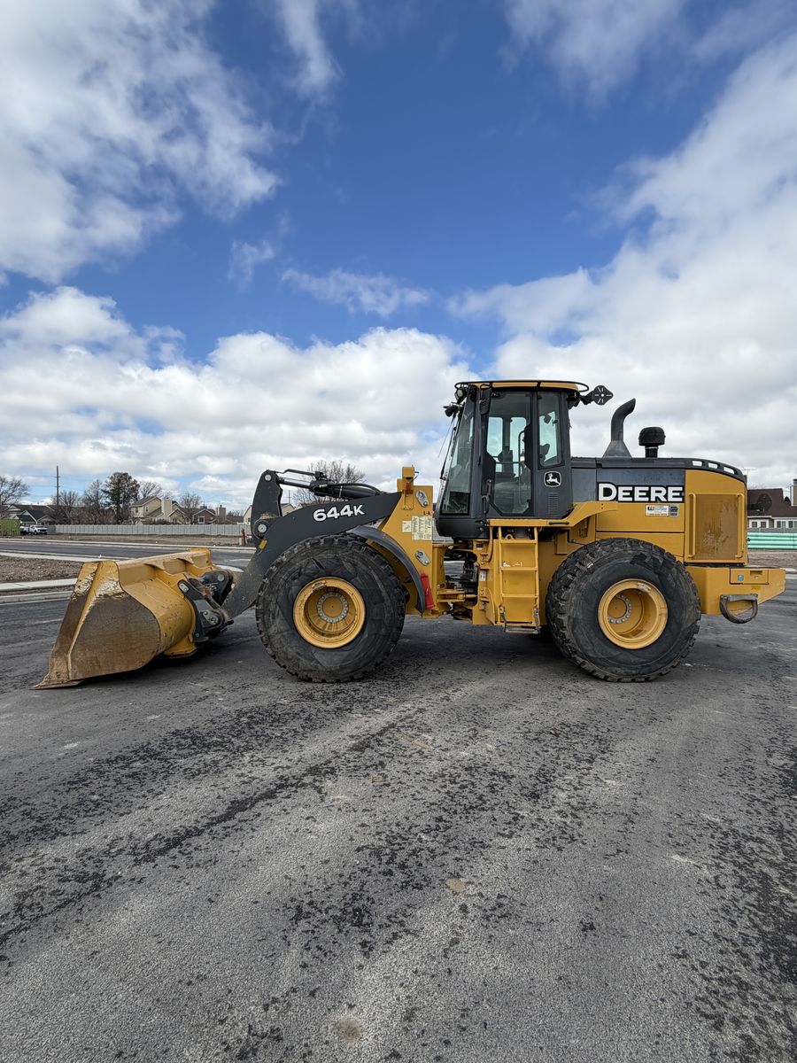Deere 644K Loader