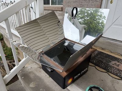 Sun Oven with CD-ROM. Off Grid Prepper Camping Solar Oven.