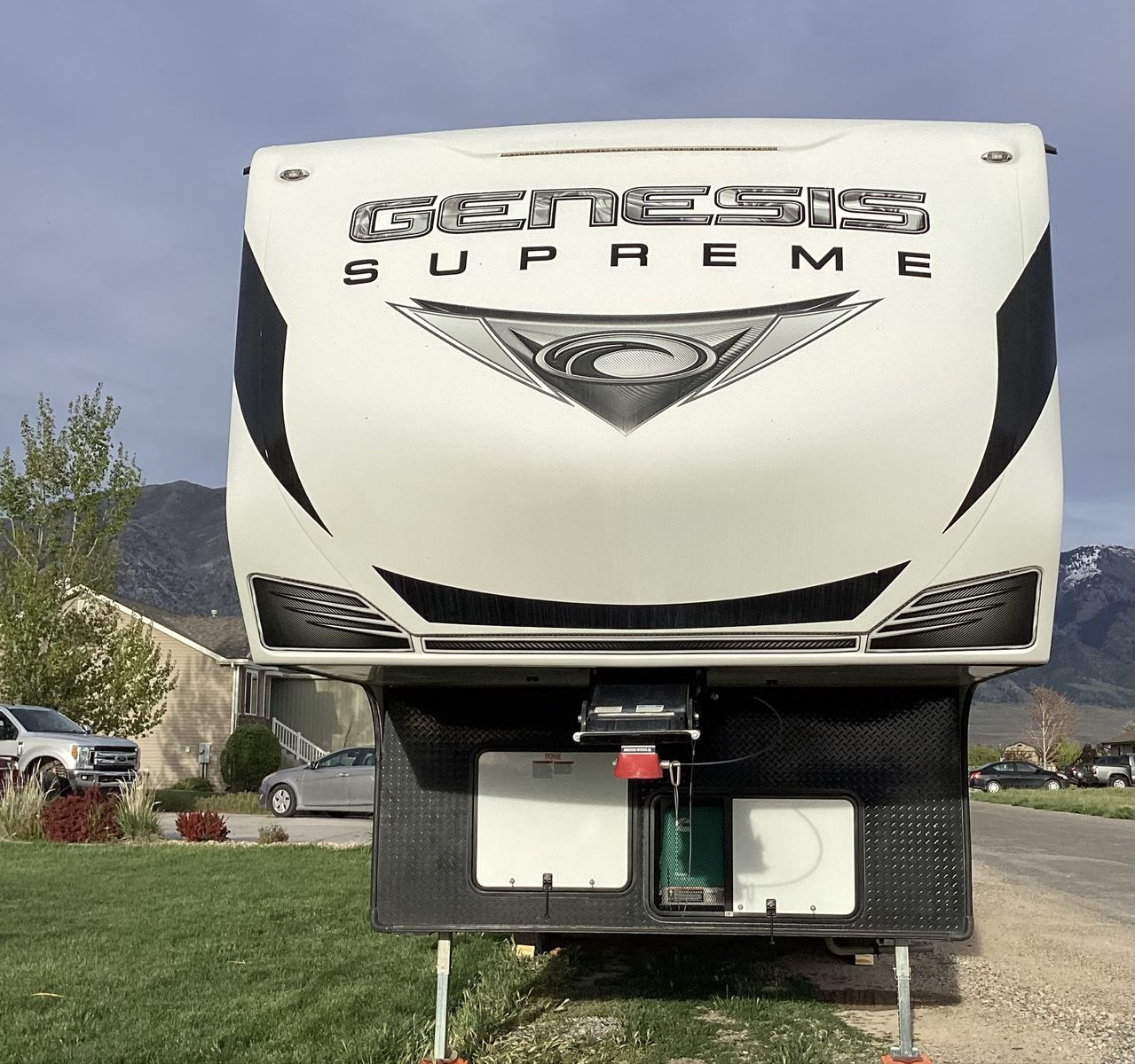 2020 Genesis Supreme 33CKXL – 5th Wheel Toy Hauler