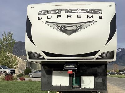 2020 Genesis Supreme 33CKXL – 5th Wheel Toy Hauler