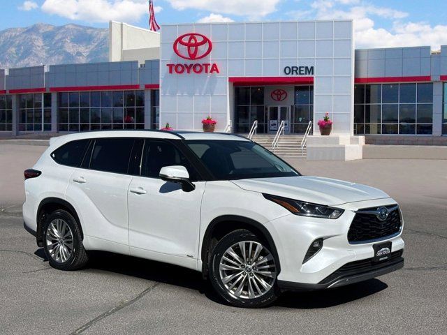 2022 Toyota Highlander Platinum
