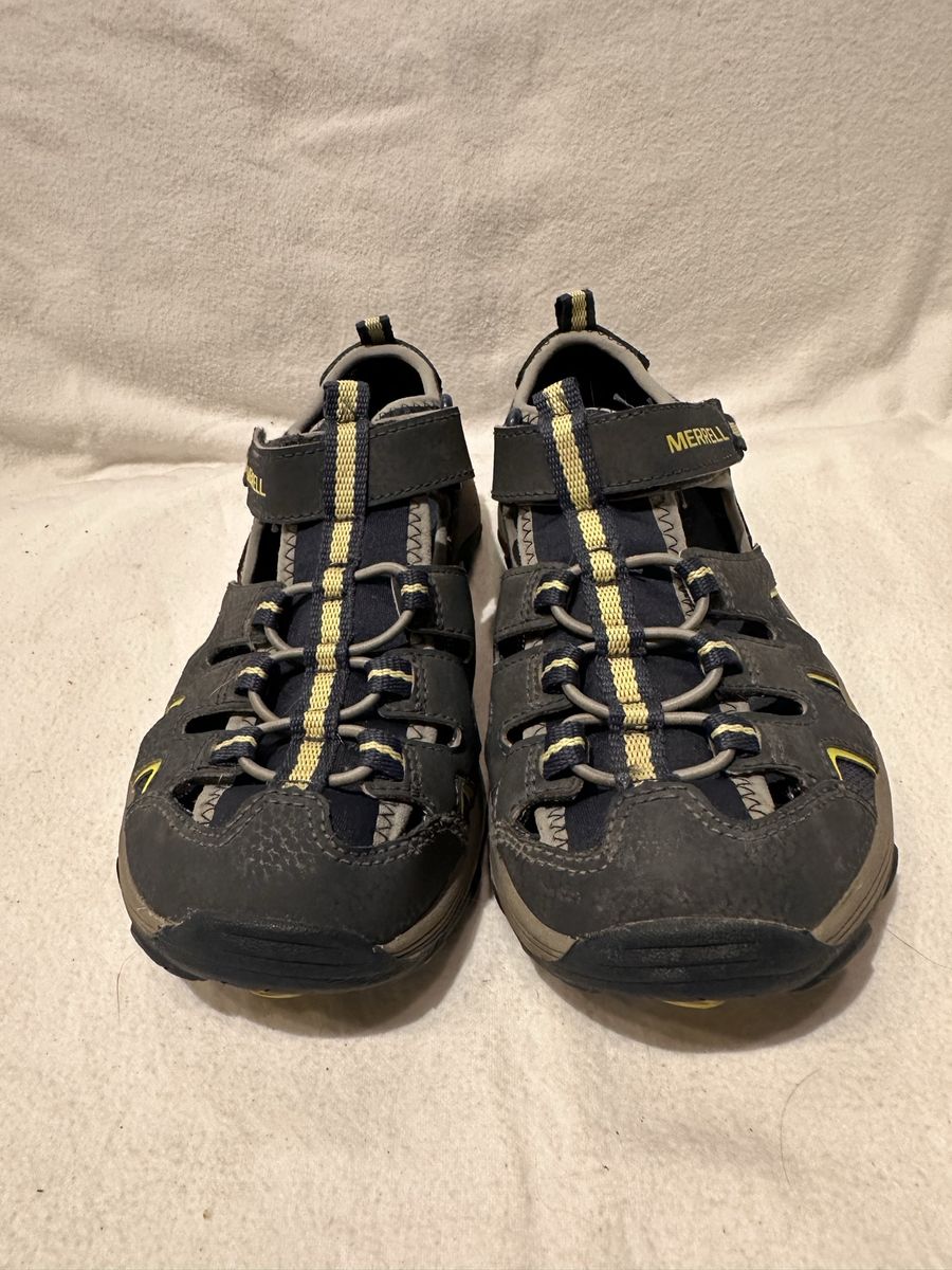 Merrell youth size 5, navy with yellow trim, water or hiking sandals