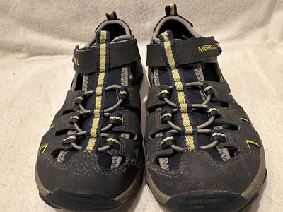 Merrell youth size 5, navy with yellow trim, water or hiking sandals