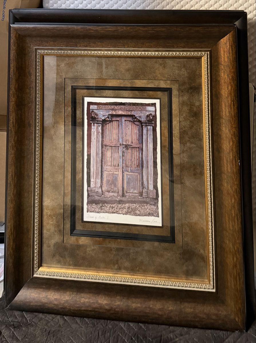 Framed Wall Art "Doors of Cuba I" – Large Decorative Frame