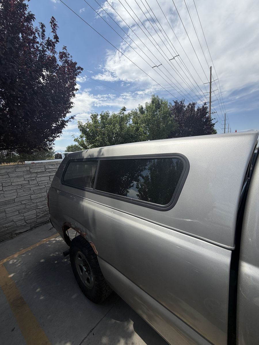 Camper shell in good condition come with keys