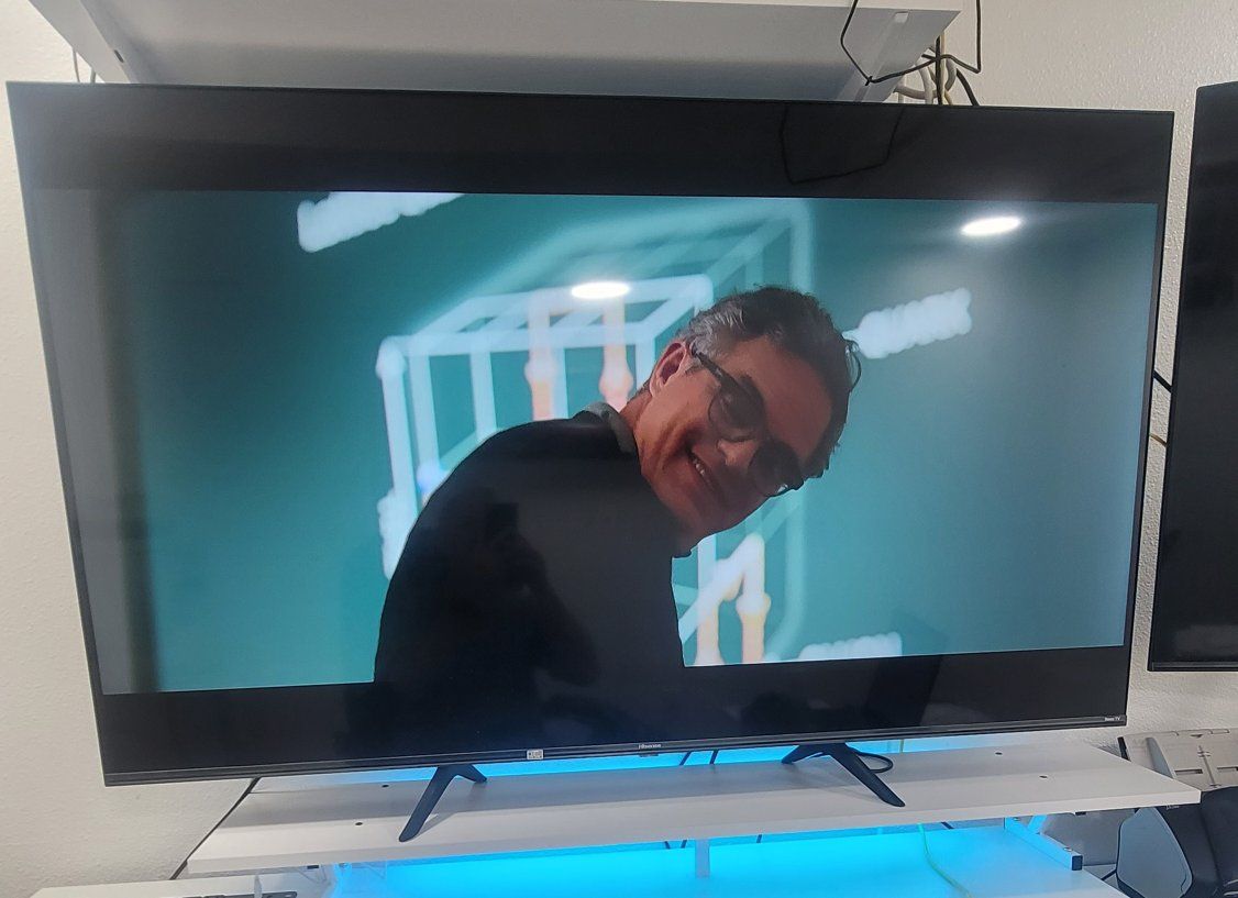 Hisense 58-inch Smart TV 4K UHD LED with Google TV - Excellent Condition