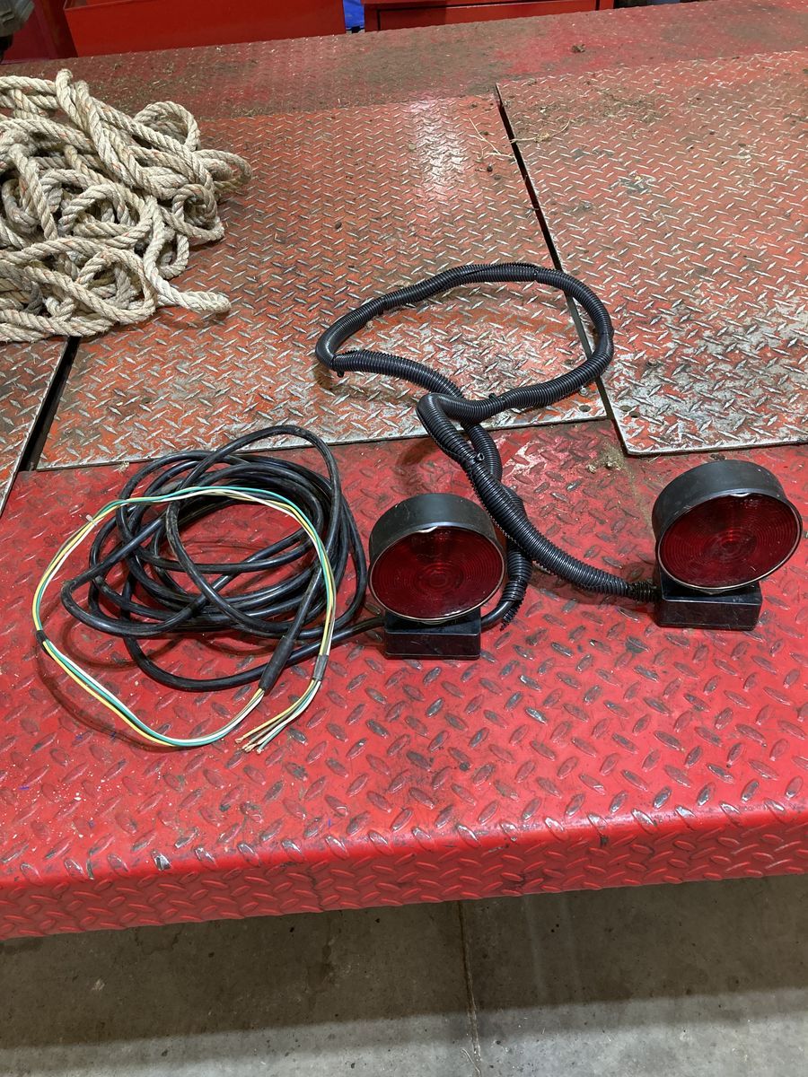 Magnetic tow lights