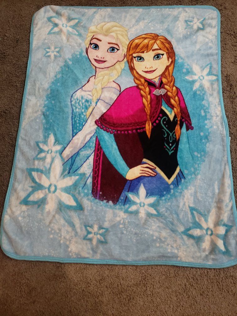 Disney Frozen Elsa and Anna Plush Fleece Throw Blanket